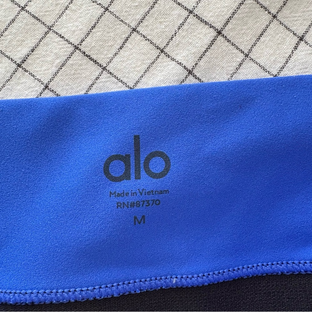 ALO YOGA capri leggings